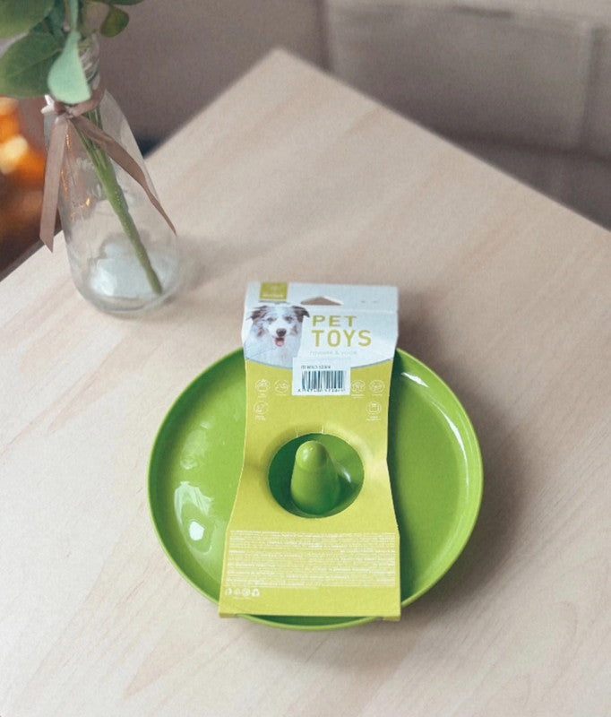 Frisbee z pevného materiálu s výstupkem